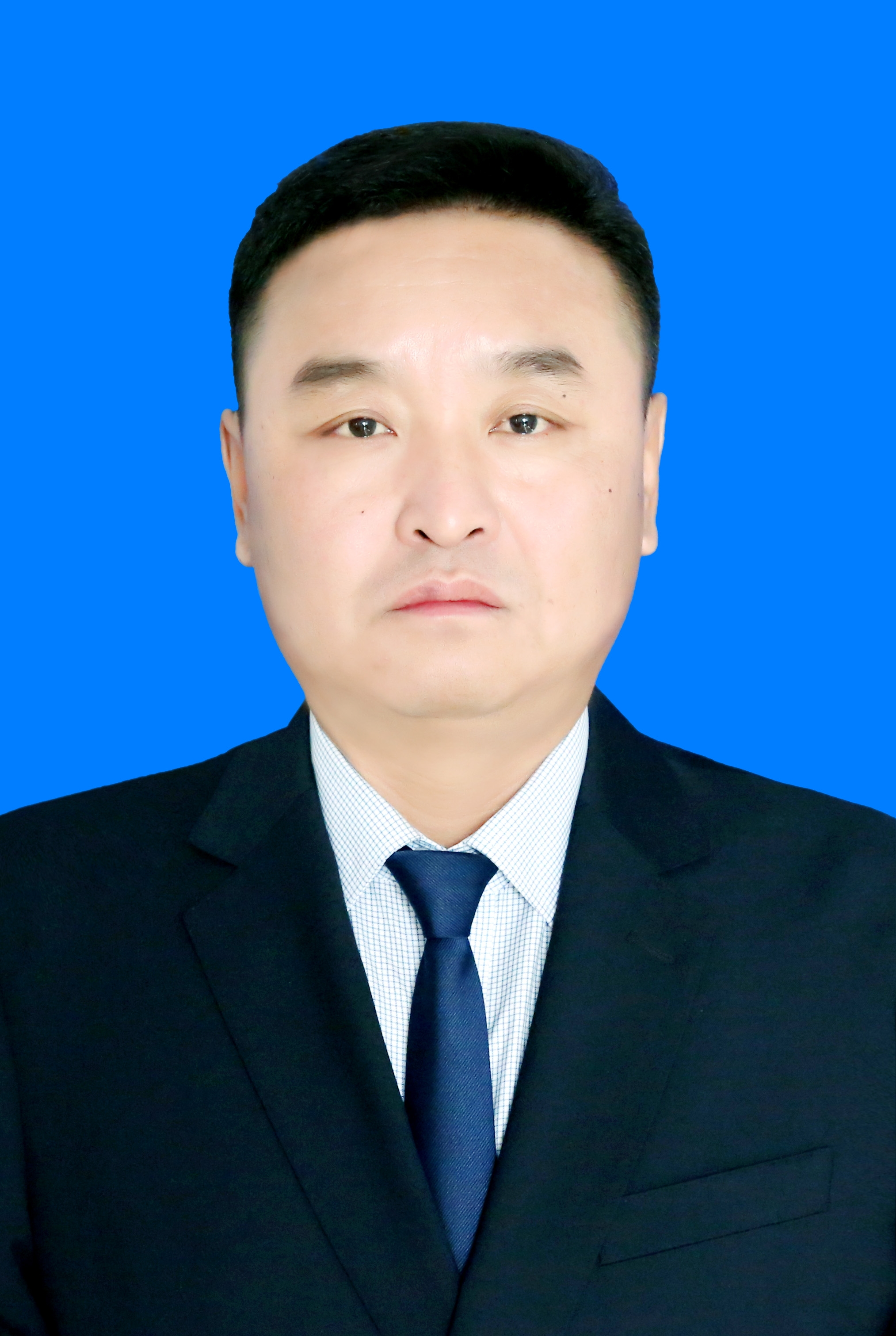 侯 伦