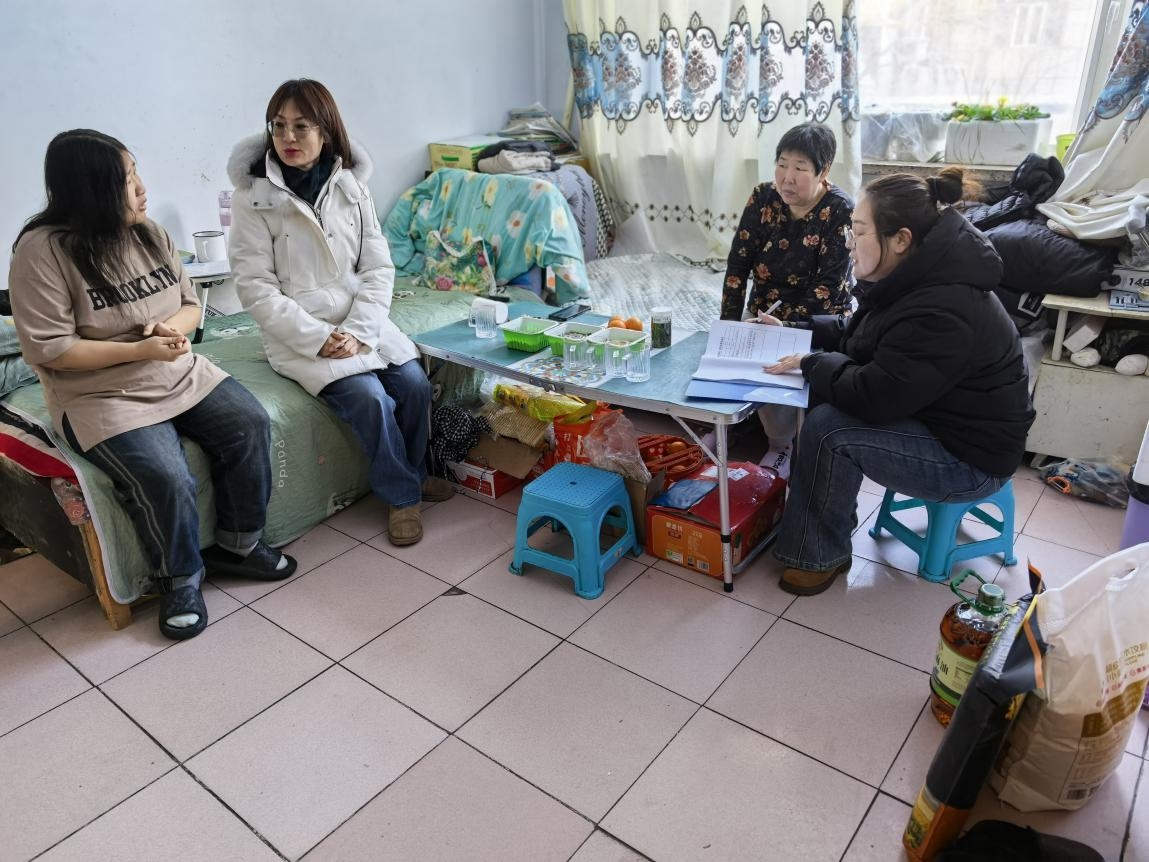 锡盟档案馆党员干部深入青格勒社区开展“迎新春·送温暖”志愿服务活动