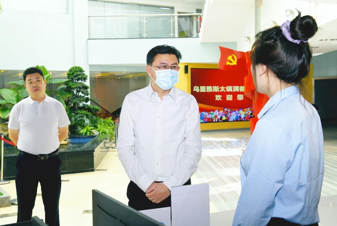 张佰成到东乌珠穆沁旗调研经济社会发展情况